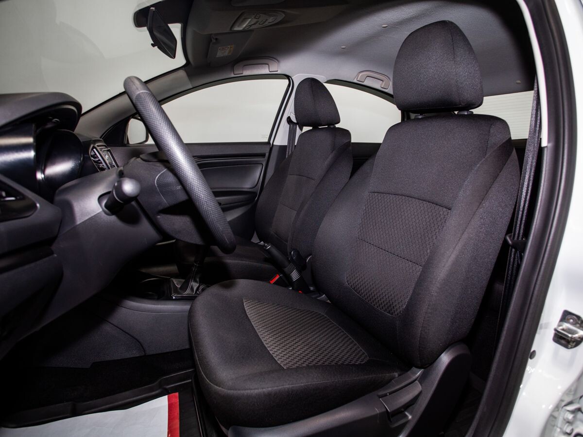 Lada (ВАЗ) Vesta 2018 - фото автомобиля