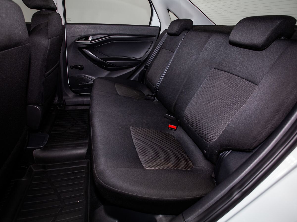 Lada (ВАЗ) Vesta 2018 - фото автомобиля