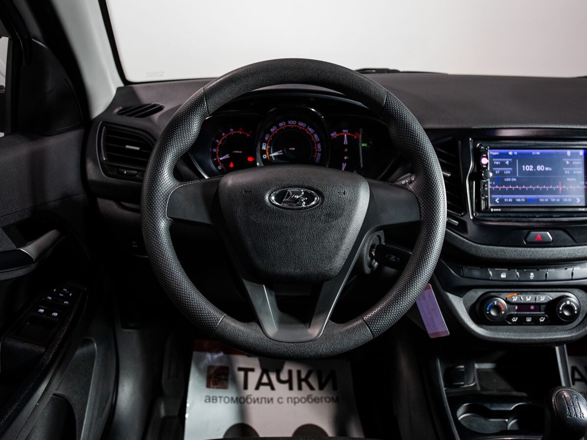 Lada (ВАЗ) Vesta 2018 - фото автомобиля