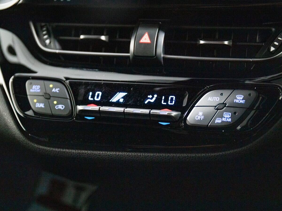 Toyota C-HR 2017 - фото автомобиля