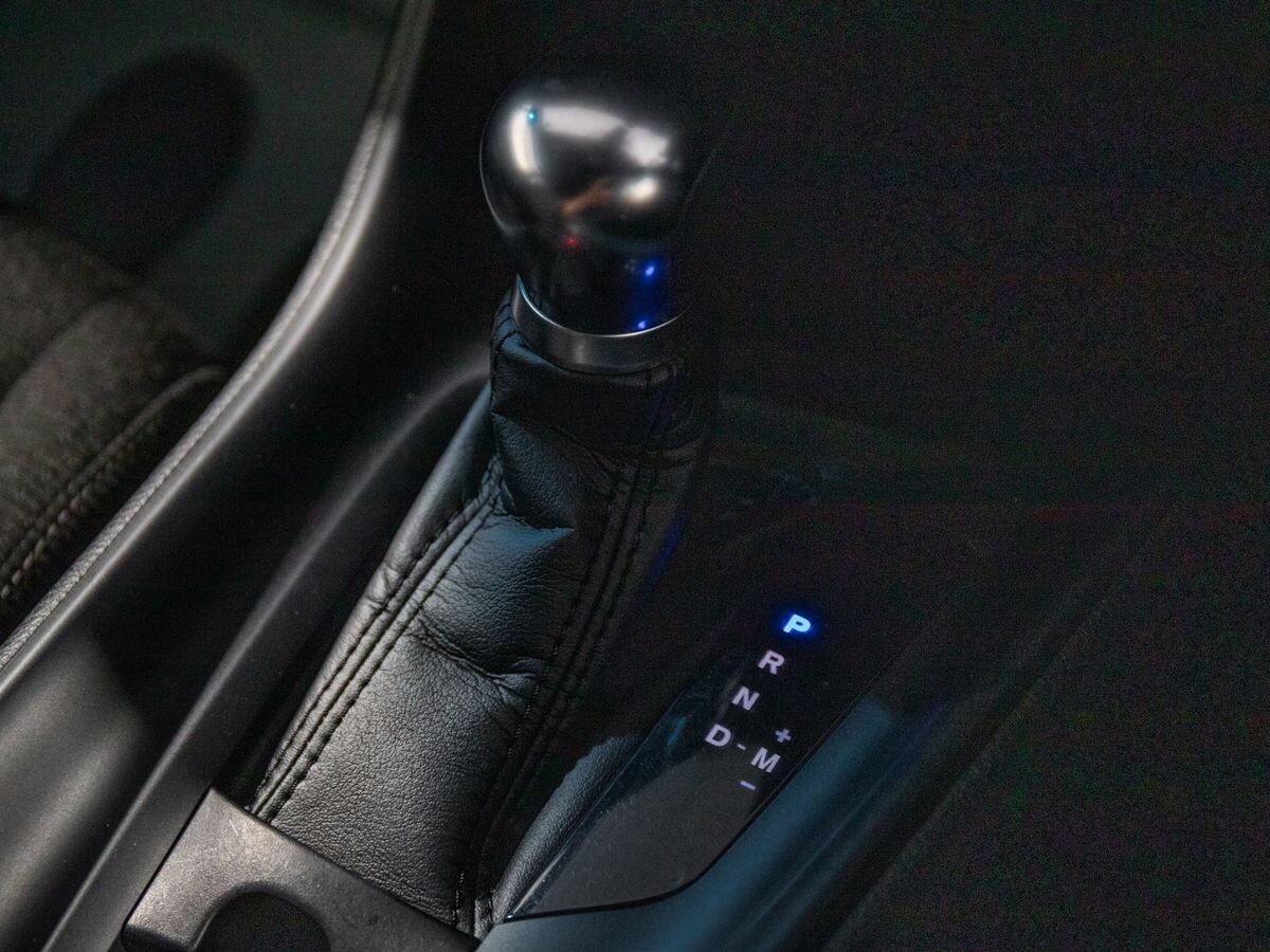 Toyota C-HR 2017 - фото автомобиля