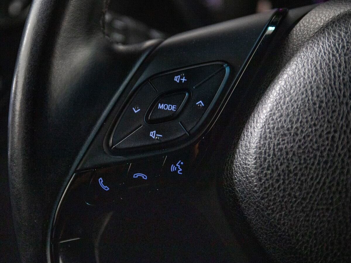 Toyota C-HR 2017 - фото автомобиля