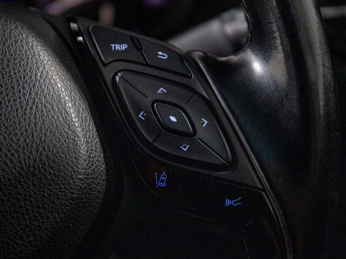 Toyota C-HR 2017 - фото автомобиля