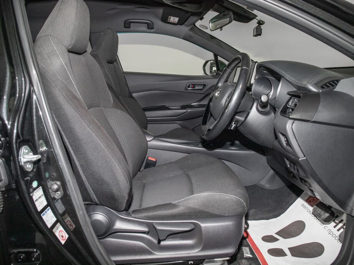 Toyota C-HR 2017 - фото автомобиля