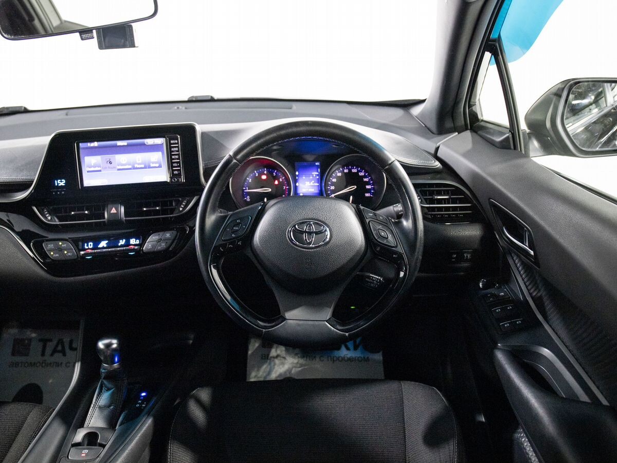 Toyota C-HR 2017 - фото автомобиля