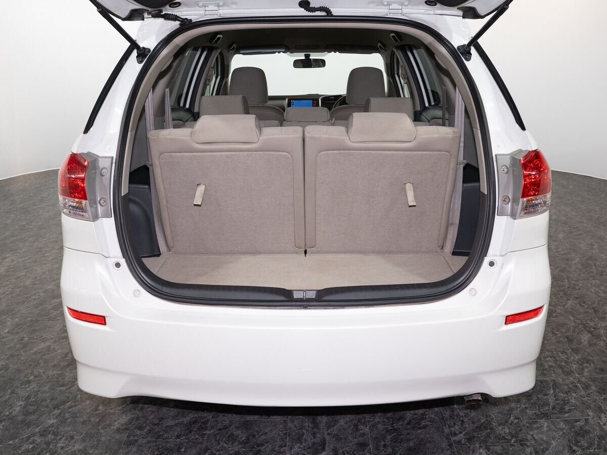 Toyota Wish 2011 - фото автомобиля