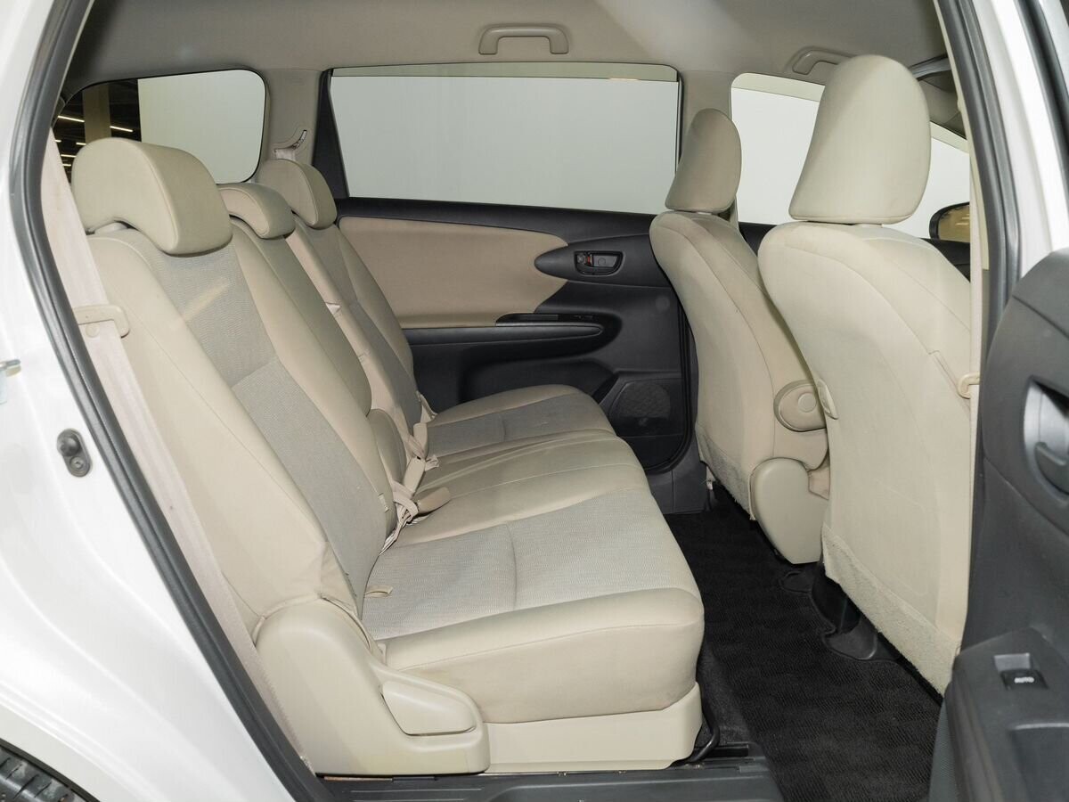 Toyota Wish 2011 - фото автомобиля