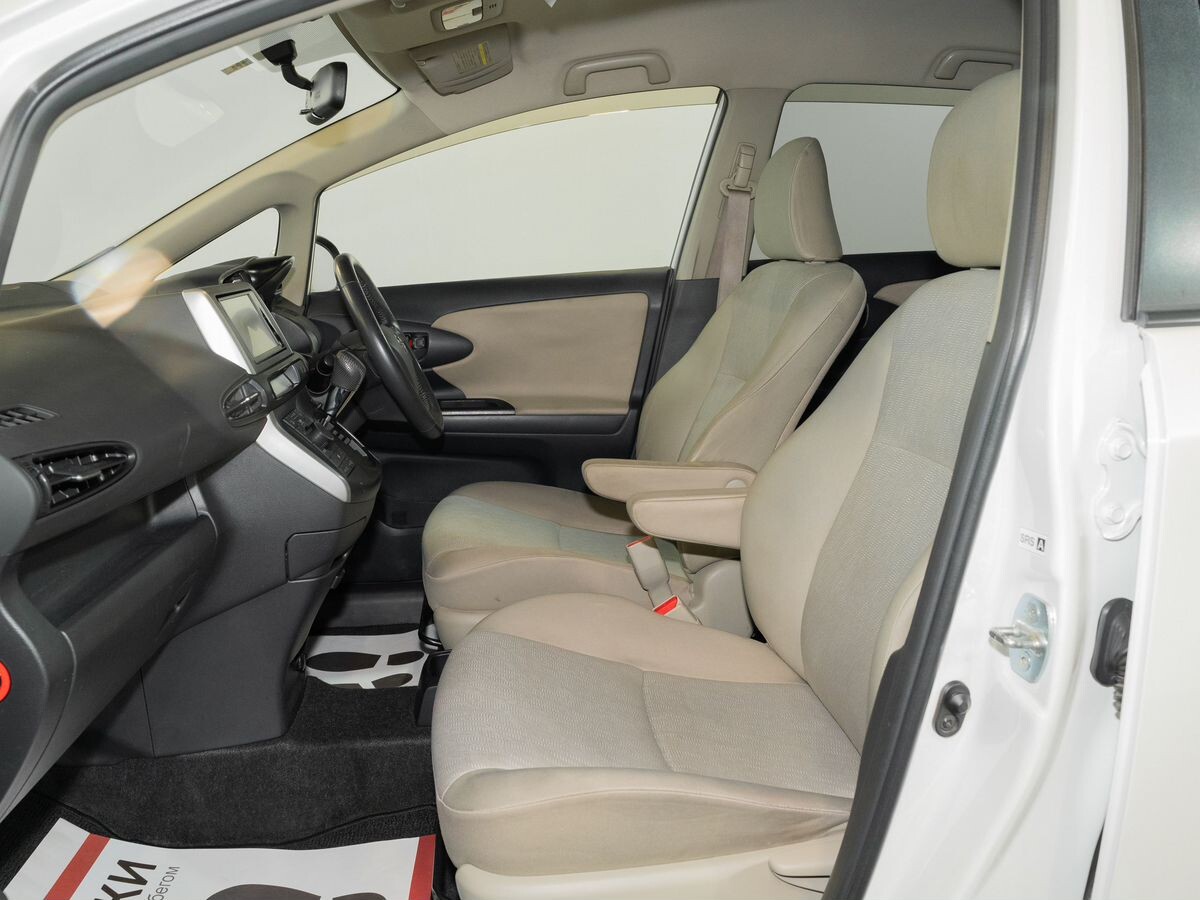 Toyota Wish 2011 - фото автомобиля