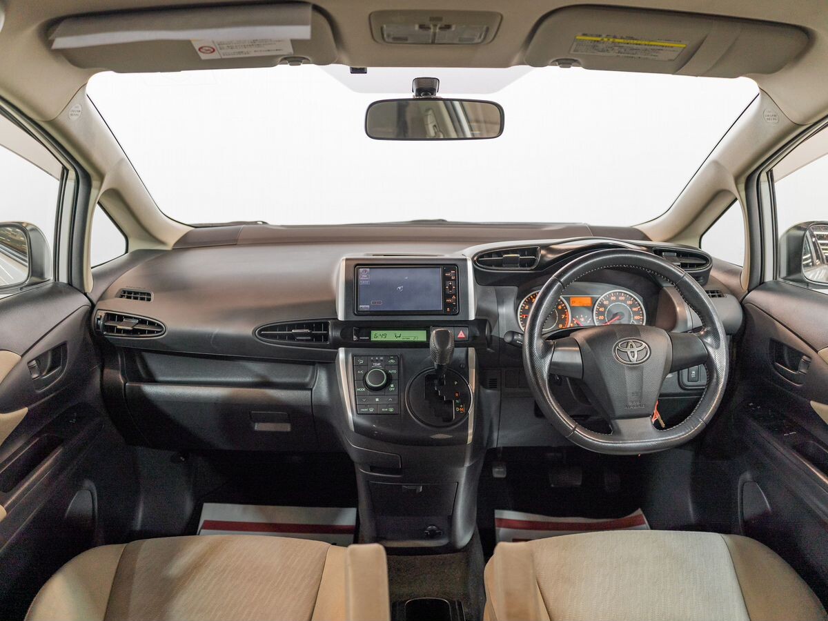 Toyota Wish 2011 - фото автомобиля