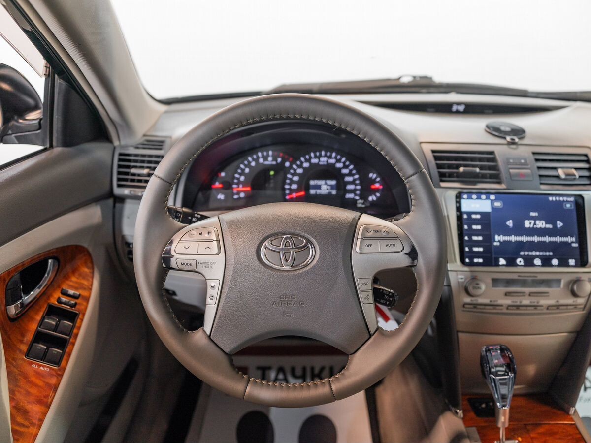 Toyota Camry 2010 - фото автомобиля