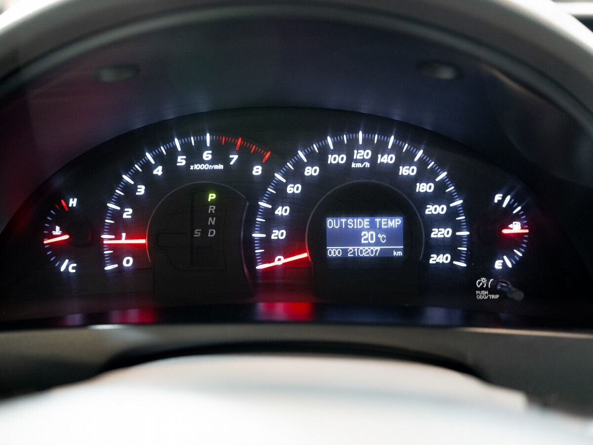 Toyota Camry 2010 - фото автомобиля