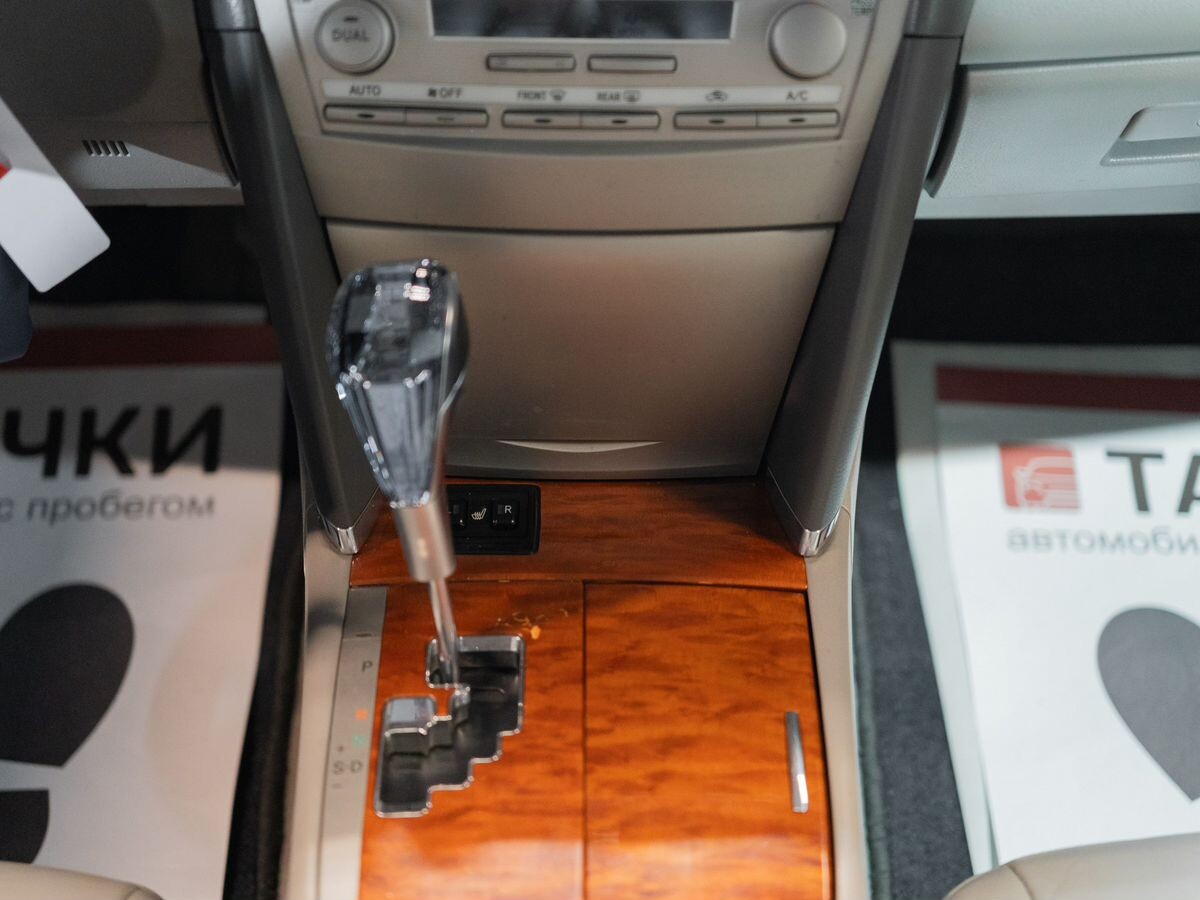 Toyota Camry 2010 - фото автомобиля