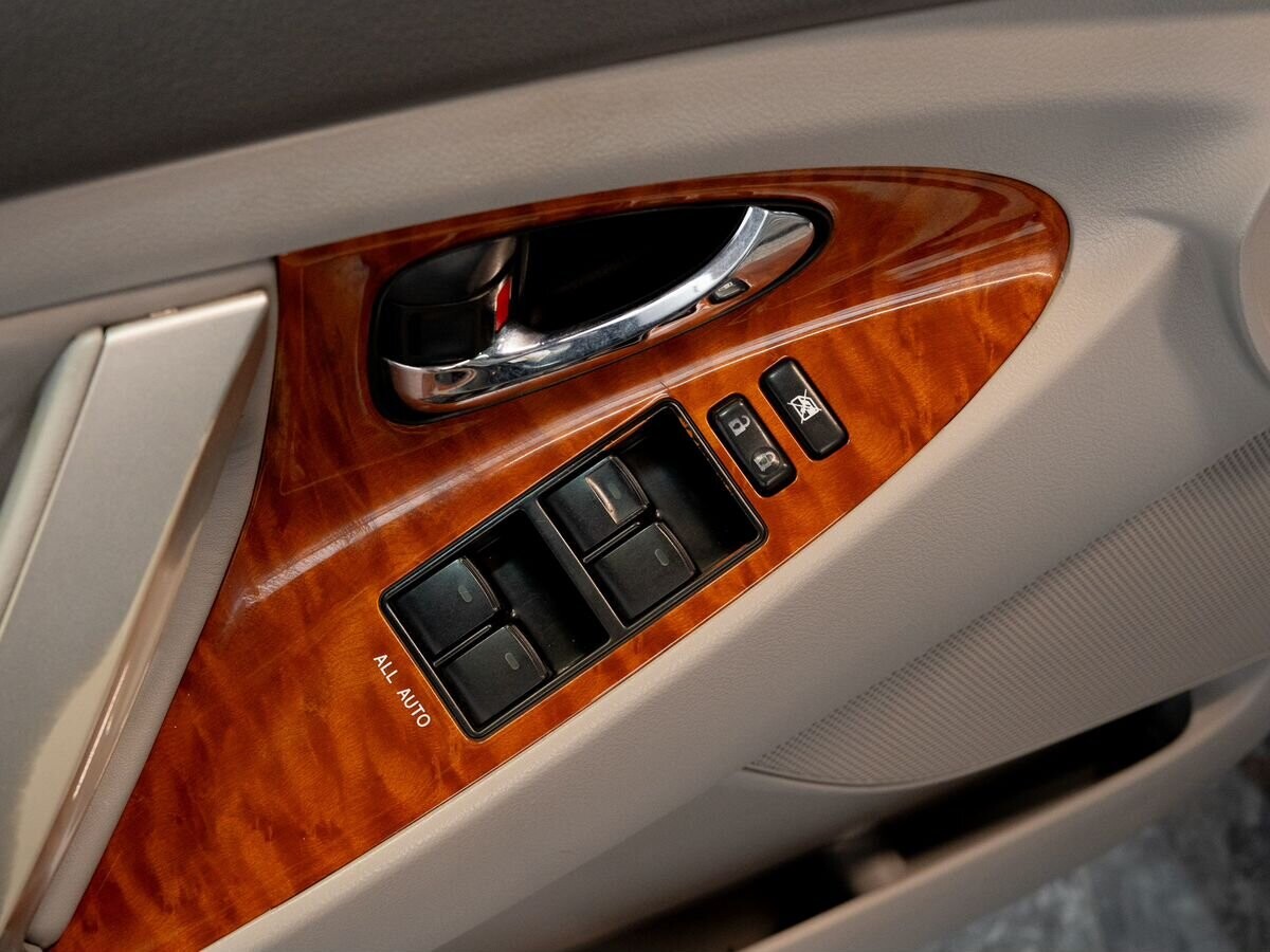 Toyota Camry 2010 - фото автомобиля