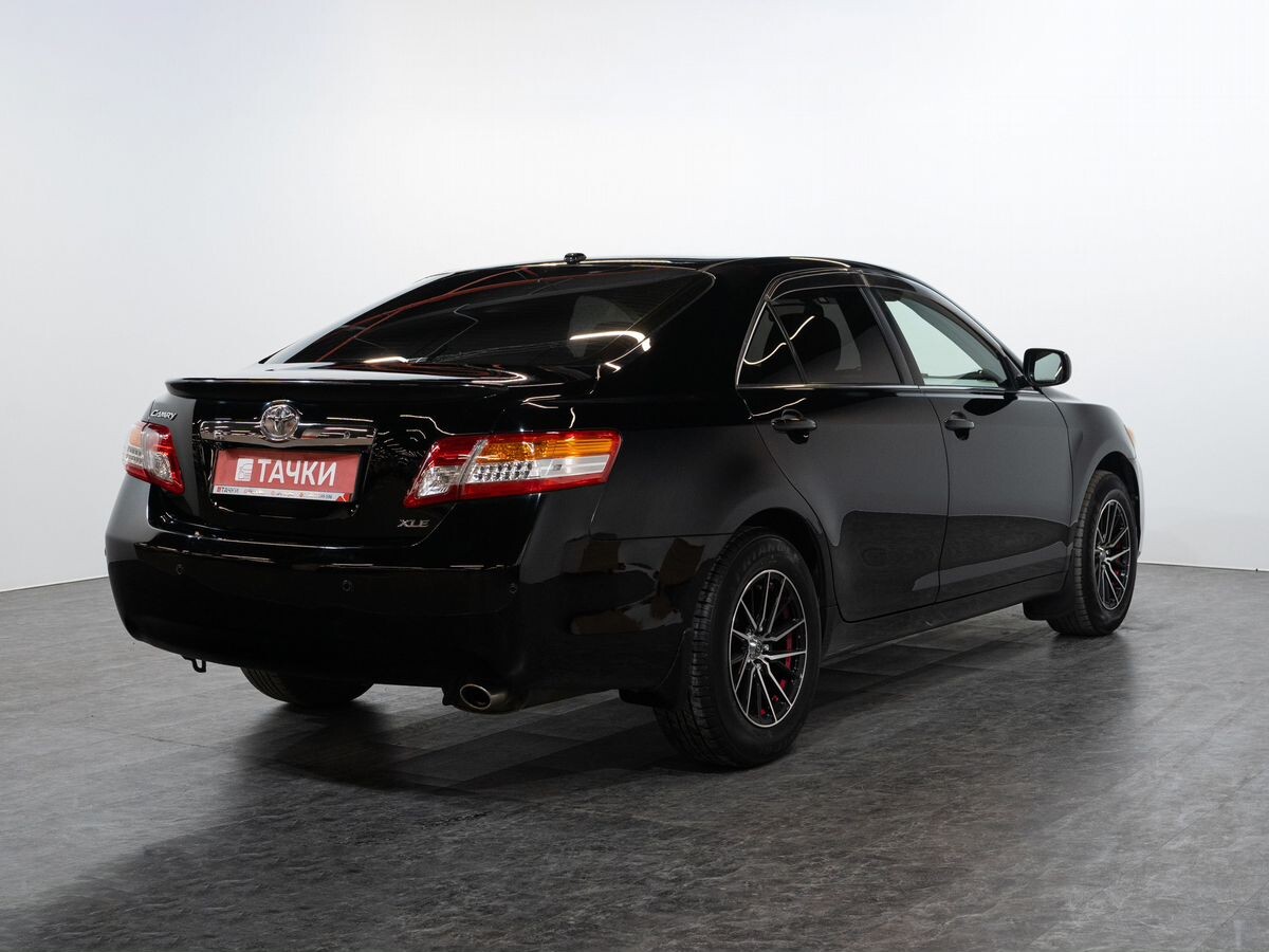 Toyota Camry 2010 - фото автомобиля