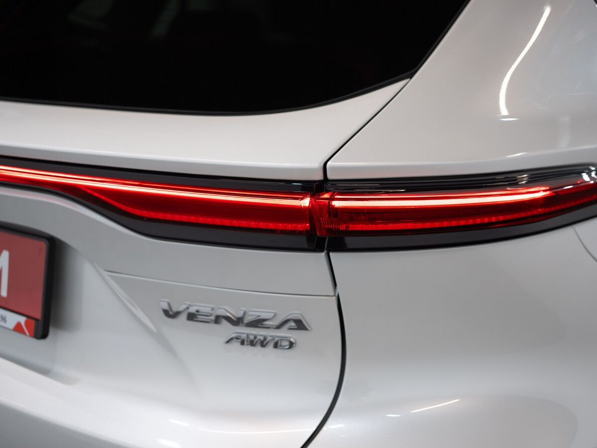 Toyota Venza 2022 - фото автомобиля