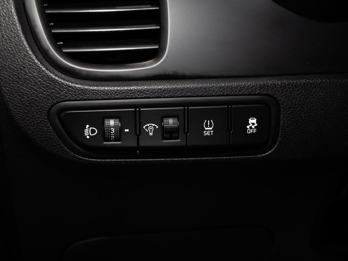 Kia Rio 2019 - фото автомобиля