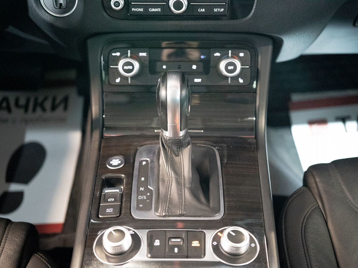 Volkswagen Touareg 2016 - фото автомобиля