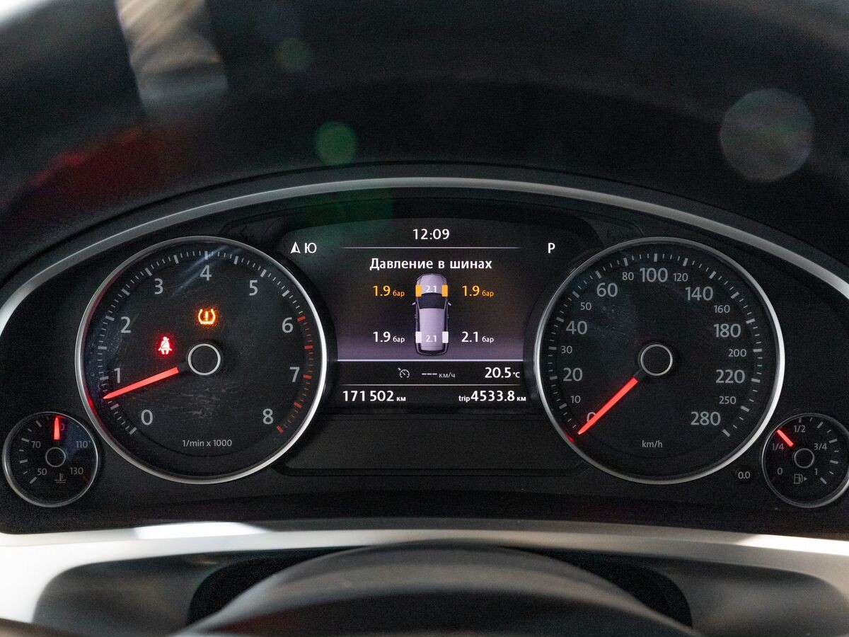 Volkswagen Touareg 2016 - фото автомобиля