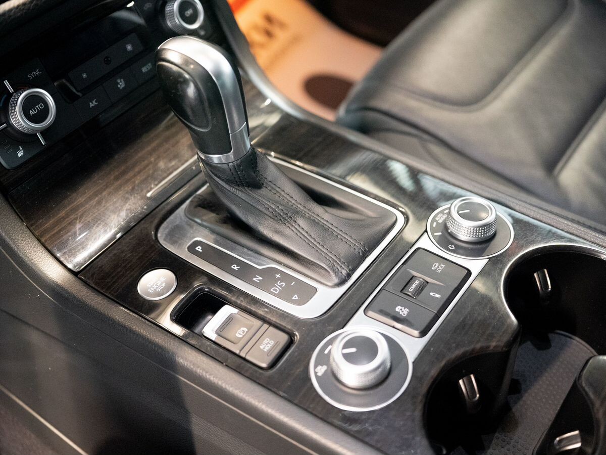 Volkswagen Touareg 2016 - фото автомобиля