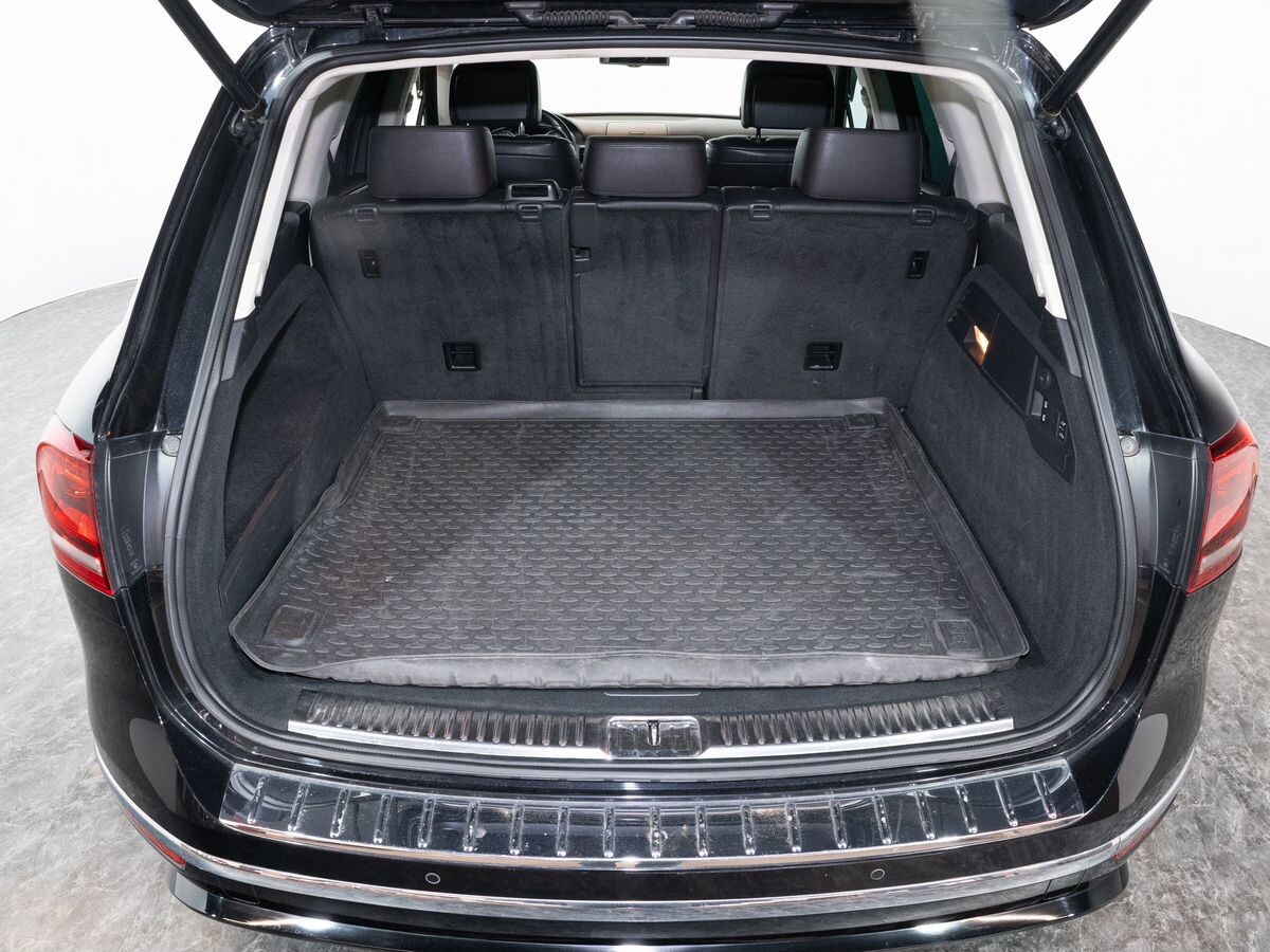 Volkswagen Touareg 2016 - фото автомобиля