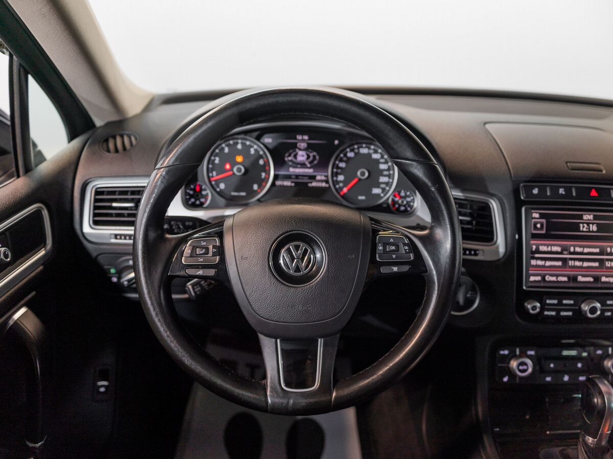 Volkswagen Touareg 2016 - фото автомобиля