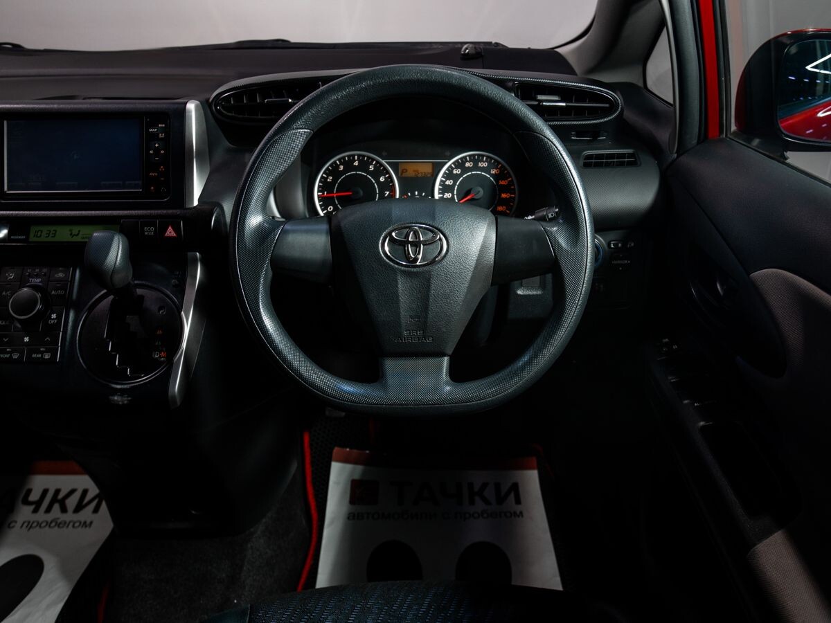Toyota Wish 2011 - фото автомобиля