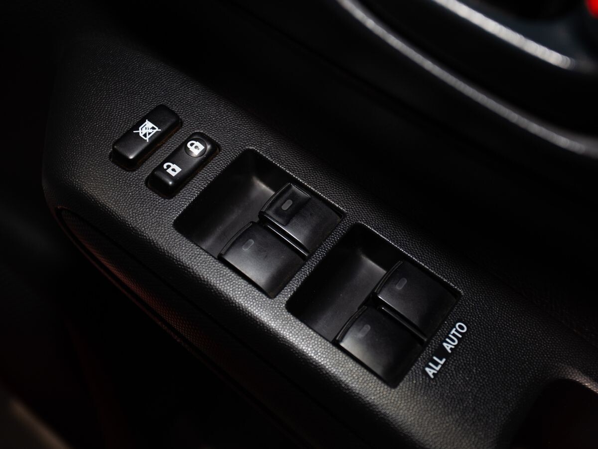 Toyota Wish 2011 - фото автомобиля