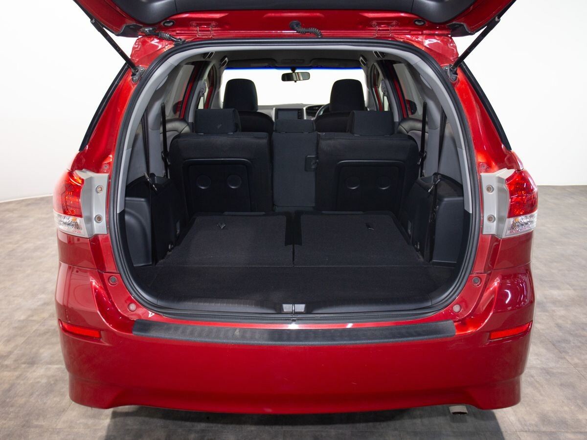 Toyota Wish 2011 - фото автомобиля