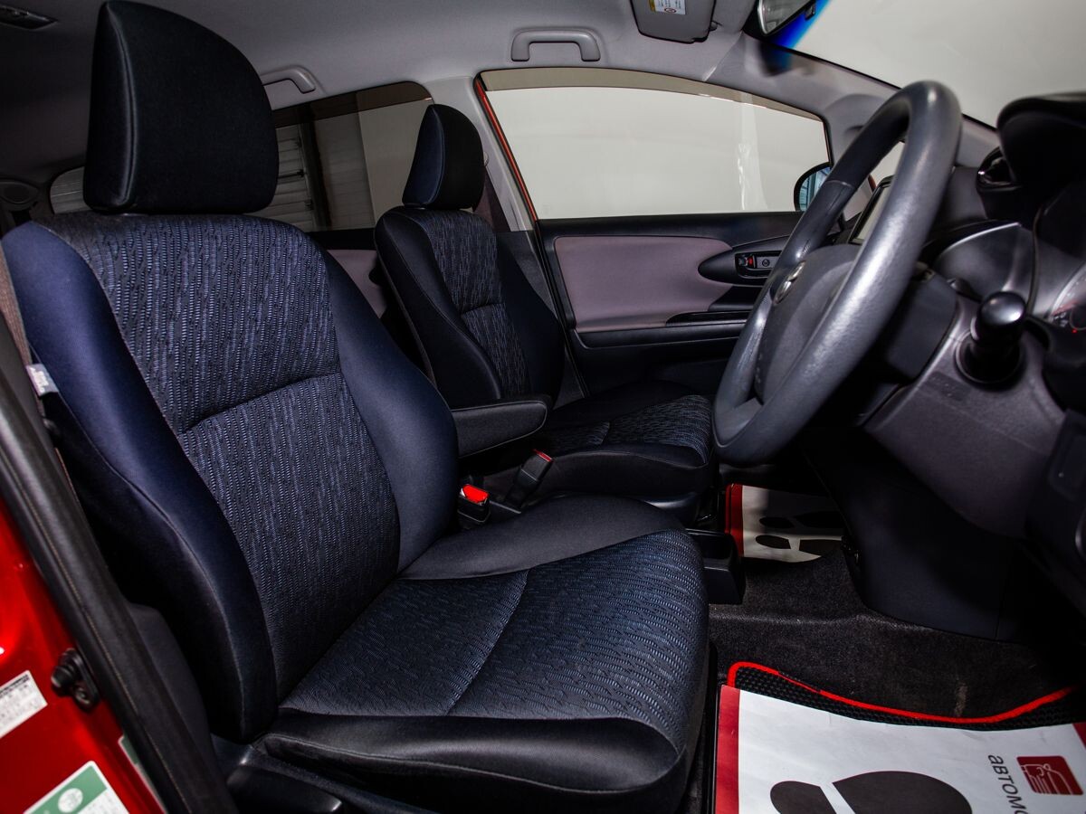 Toyota Wish 2011 - фото автомобиля