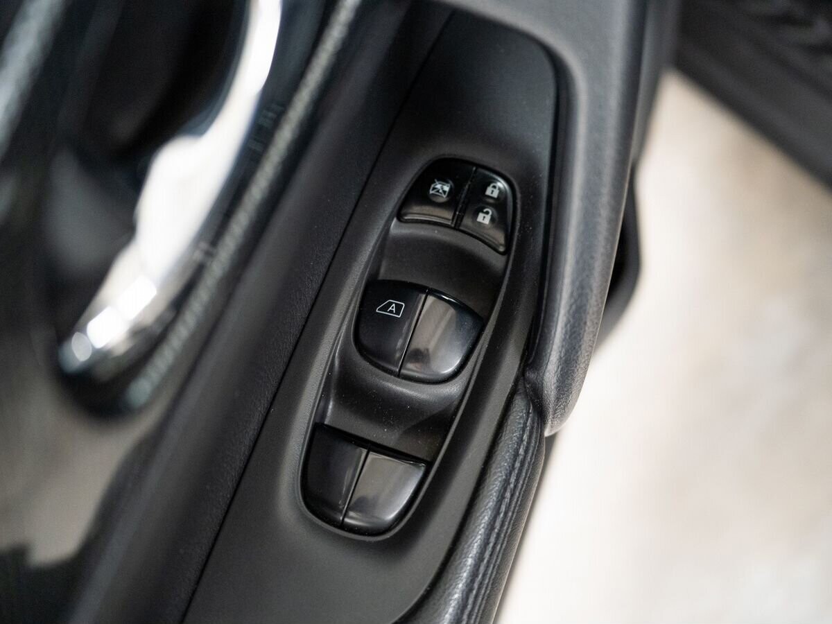 Nissan X-Trail 2017 - фото автомобиля