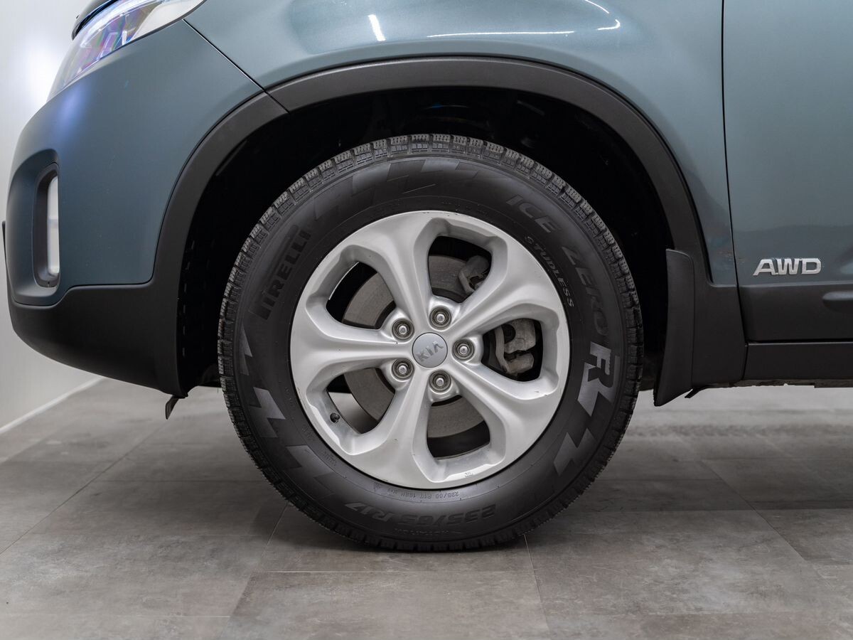 Kia Sorento 2015 - фото автомобиля