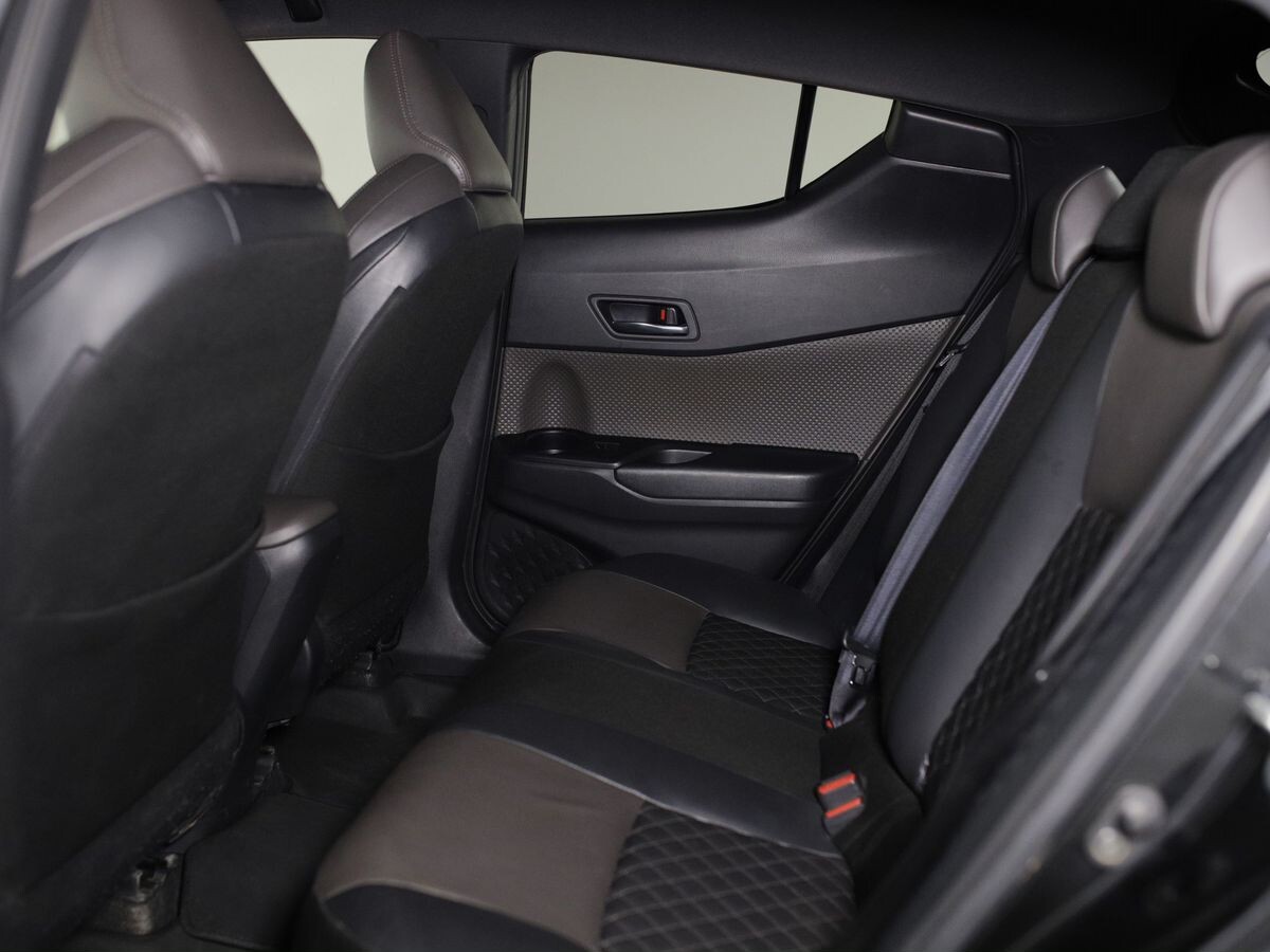 Toyota C-HR 2019 - фото автомобиля