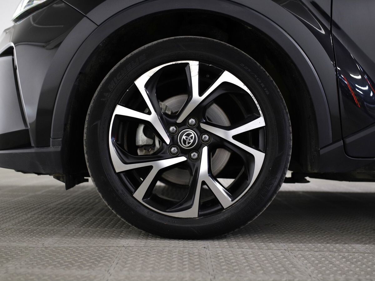 Toyota C-HR 2019 - фото автомобиля