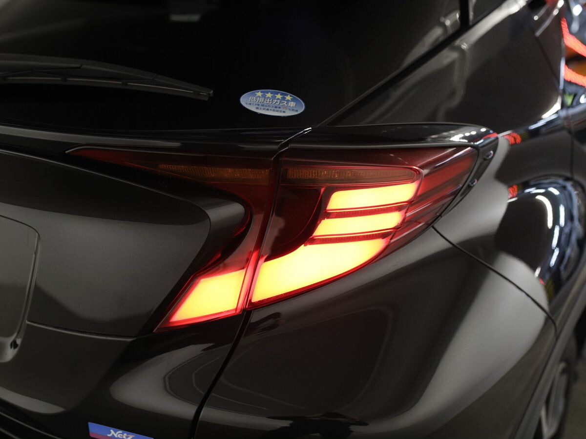 Toyota C-HR 2019 - фото автомобиля