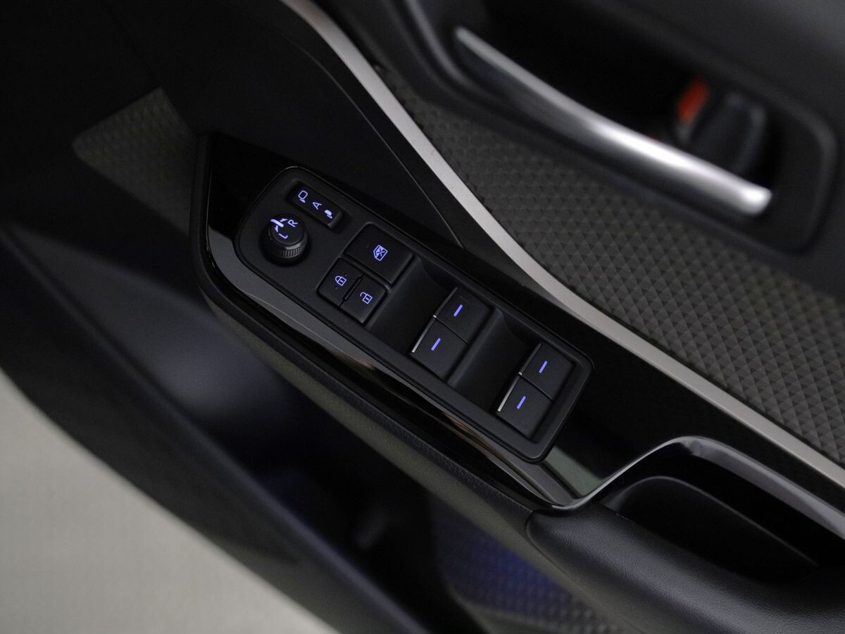 Toyota C-HR 2019 - фото автомобиля