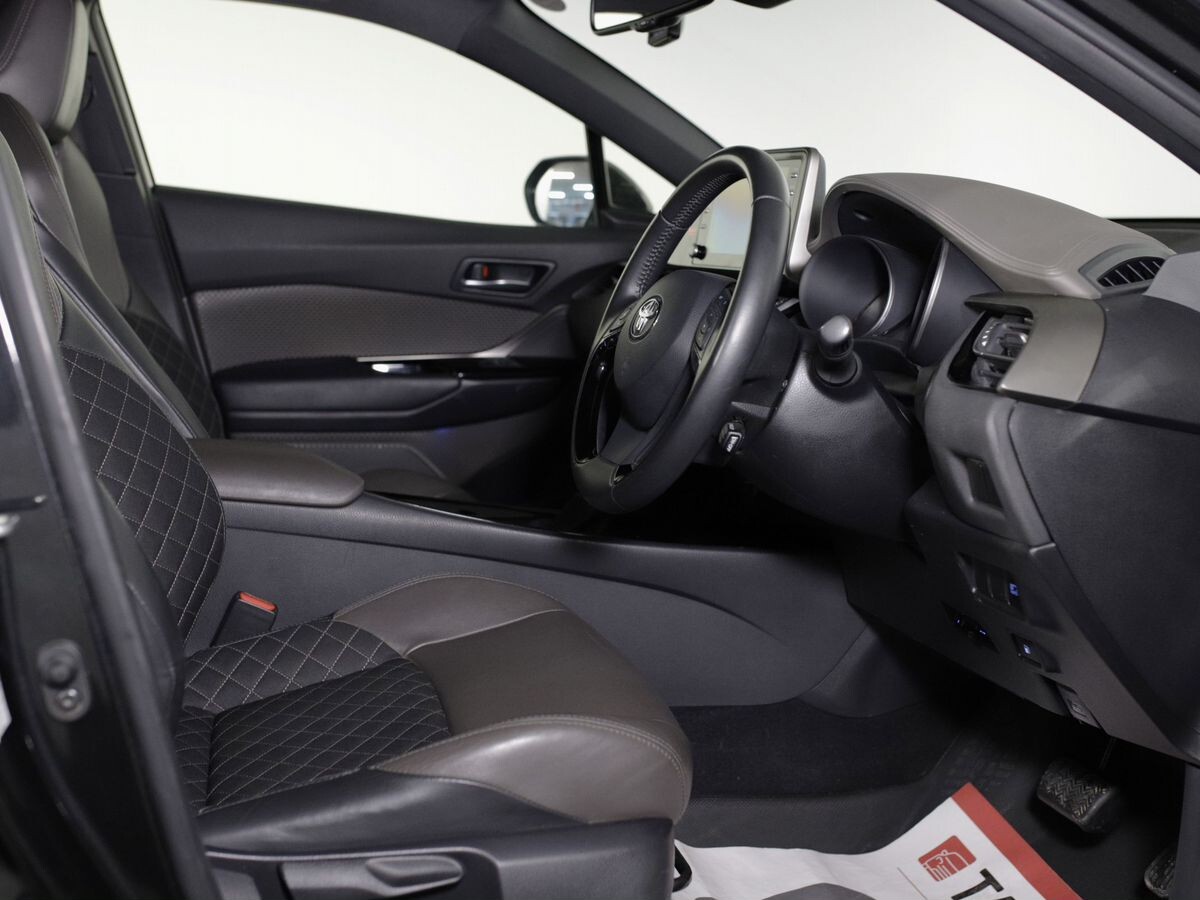 Toyota C-HR 2019 - фото автомобиля