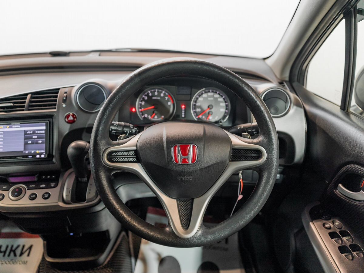 Honda Stream 2012 - фото автомобиля