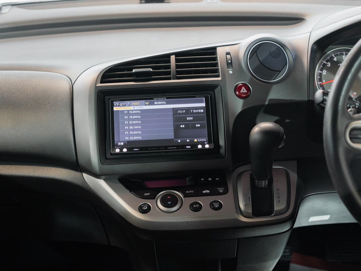 Honda Stream 2012 - фото автомобиля