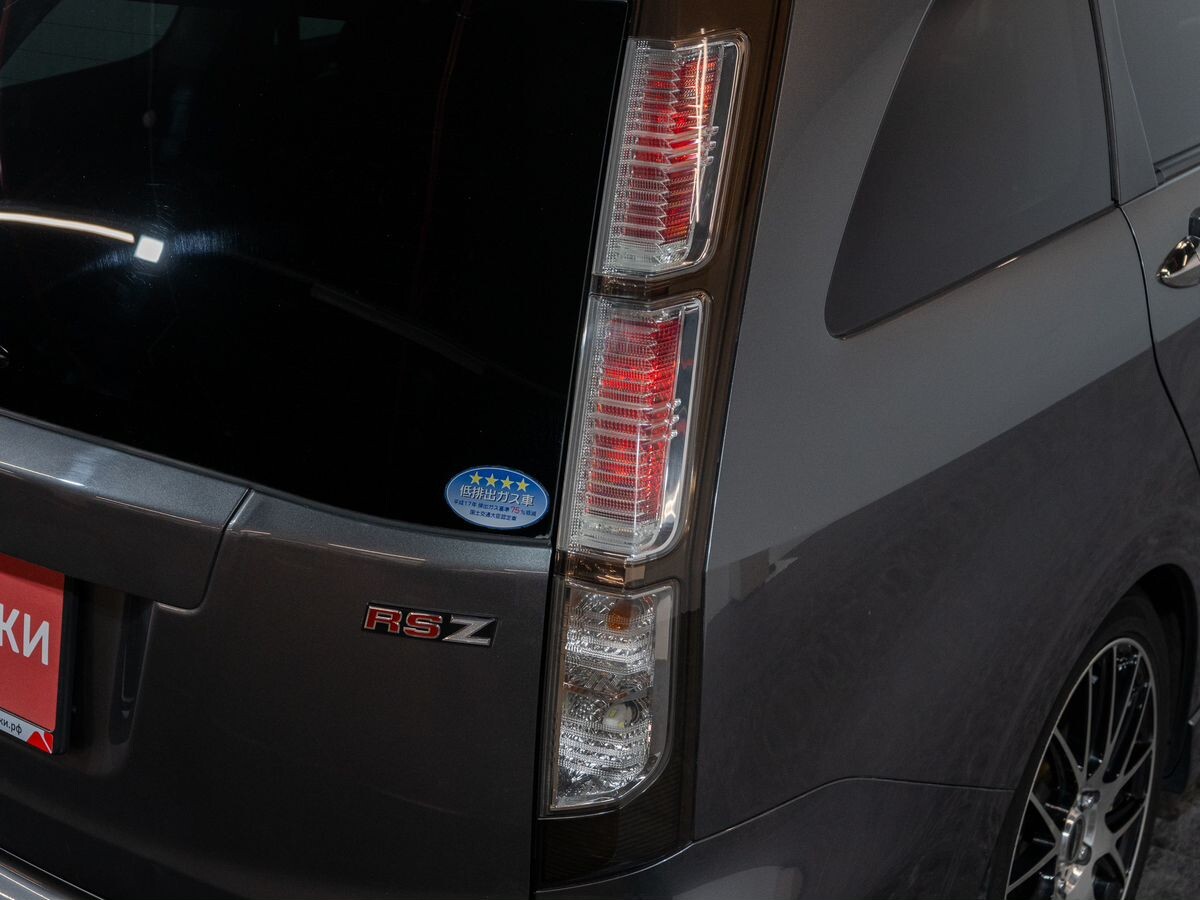 Honda Stream 2012 - фото автомобиля