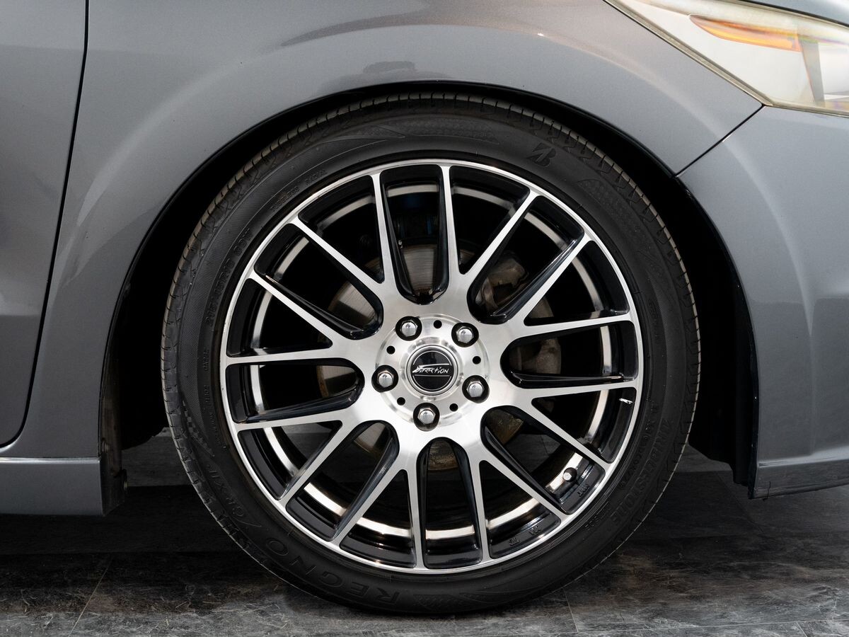 Honda Stream 2012 - фото автомобиля