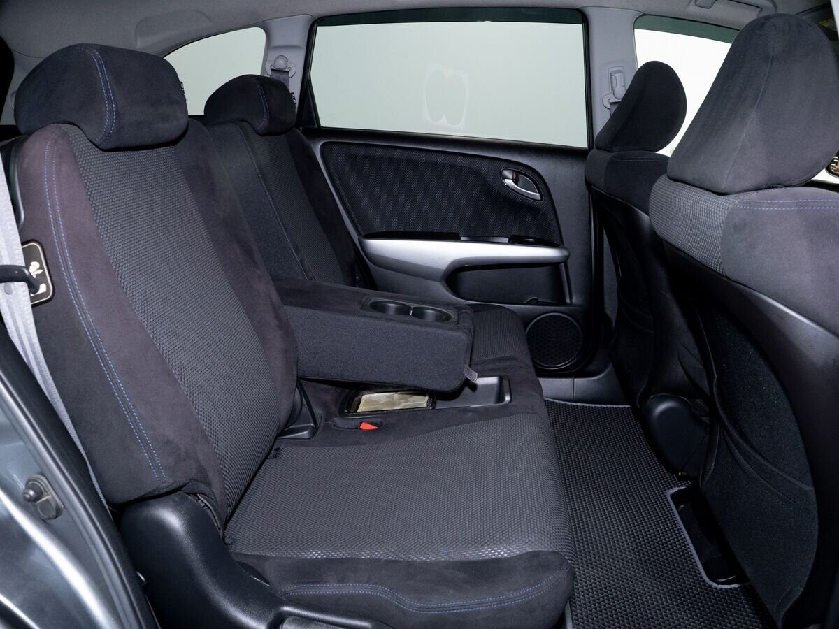 Honda Stream 2012 - фото автомобиля