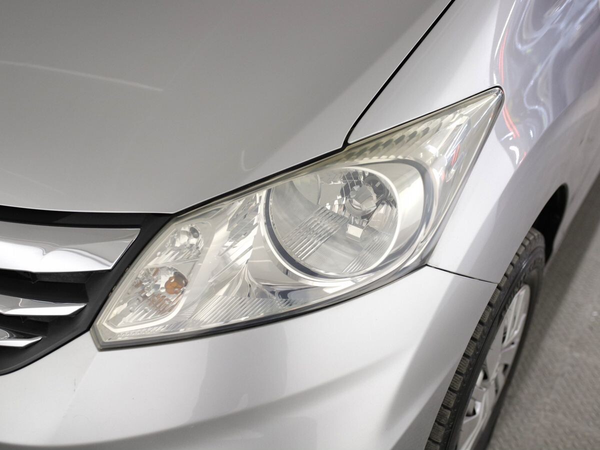 Honda Freed 2012 - фото автомобиля