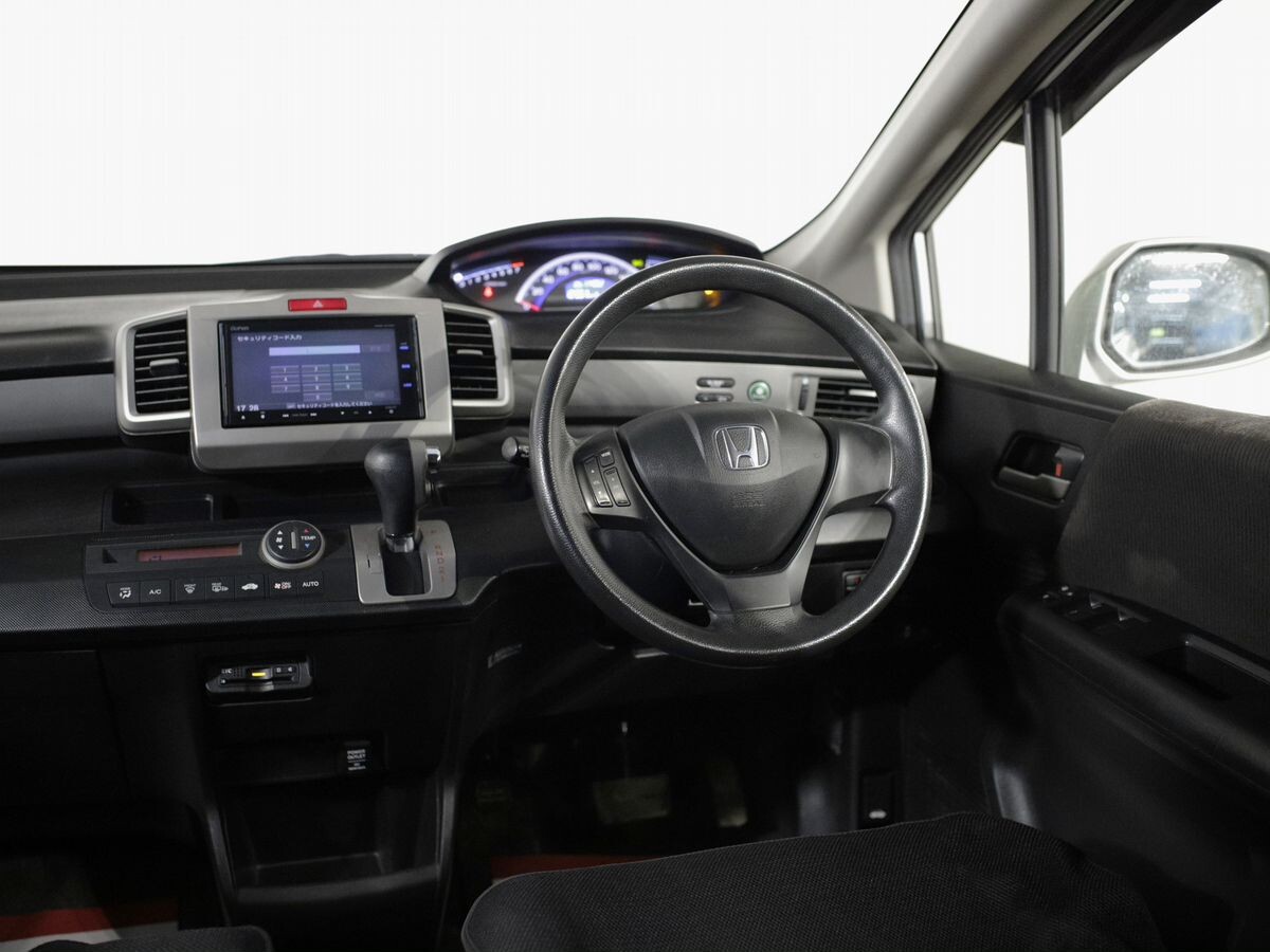 Honda Freed 2012 - фото автомобиля