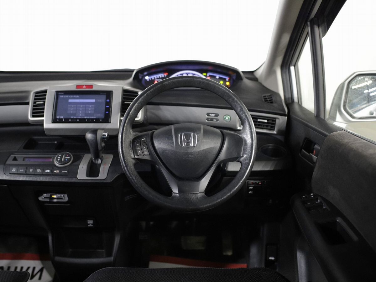 Honda Freed 2012 - фото автомобиля