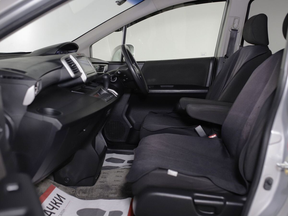 Honda Freed 2012 - фото автомобиля