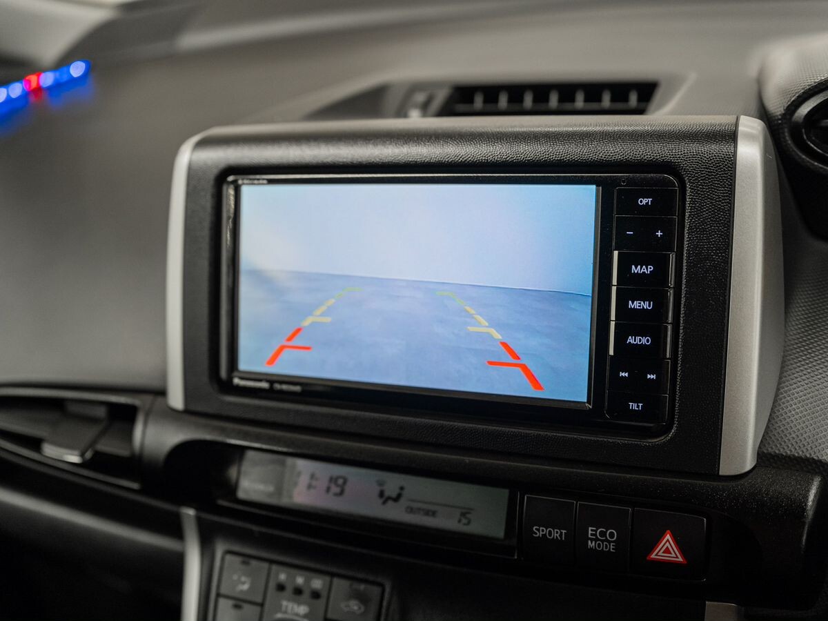 Toyota Wish 2009 - фото автомобиля