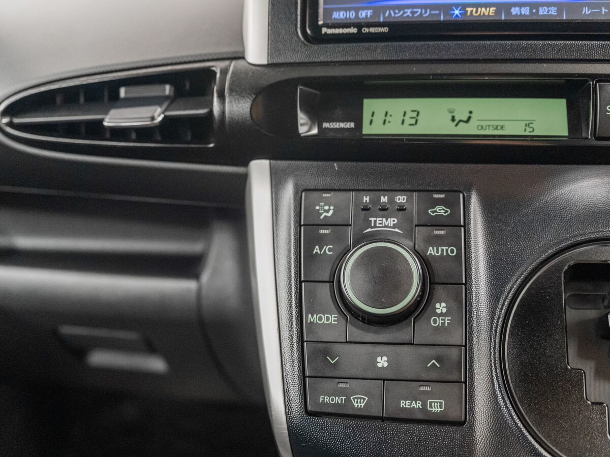 Toyota Wish 2009 - фото автомобиля