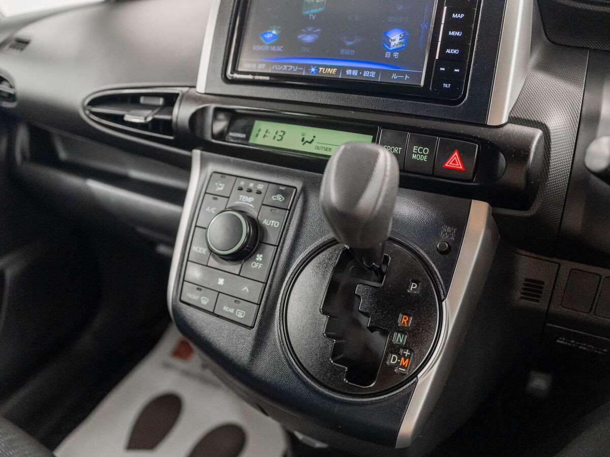 Toyota Wish 2009 - фото автомобиля