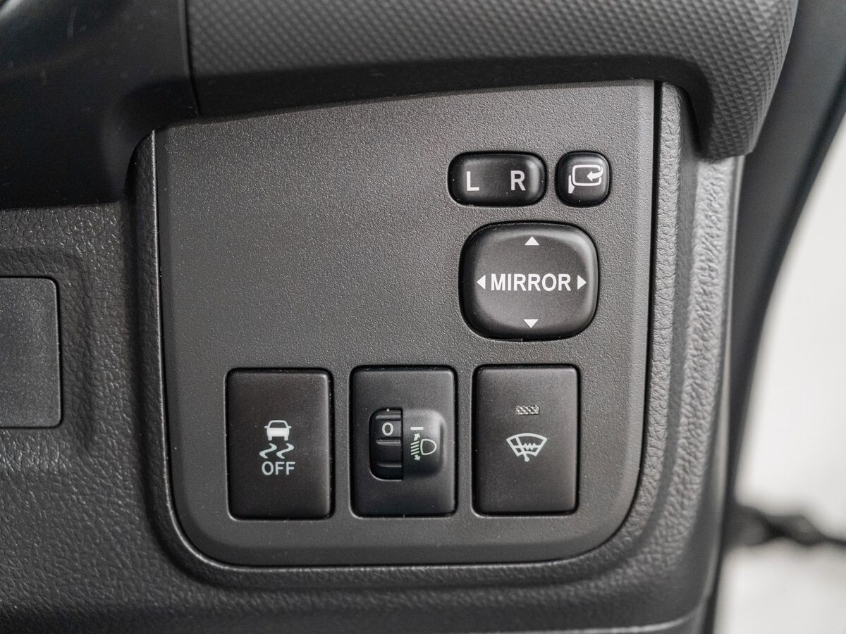 Toyota Wish 2009 - фото автомобиля