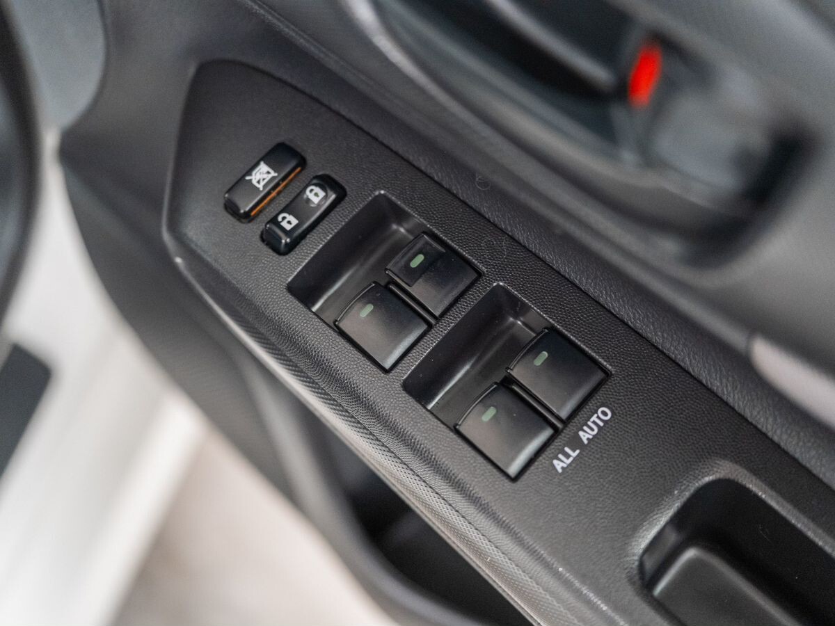 Toyota Wish 2009 - фото автомобиля